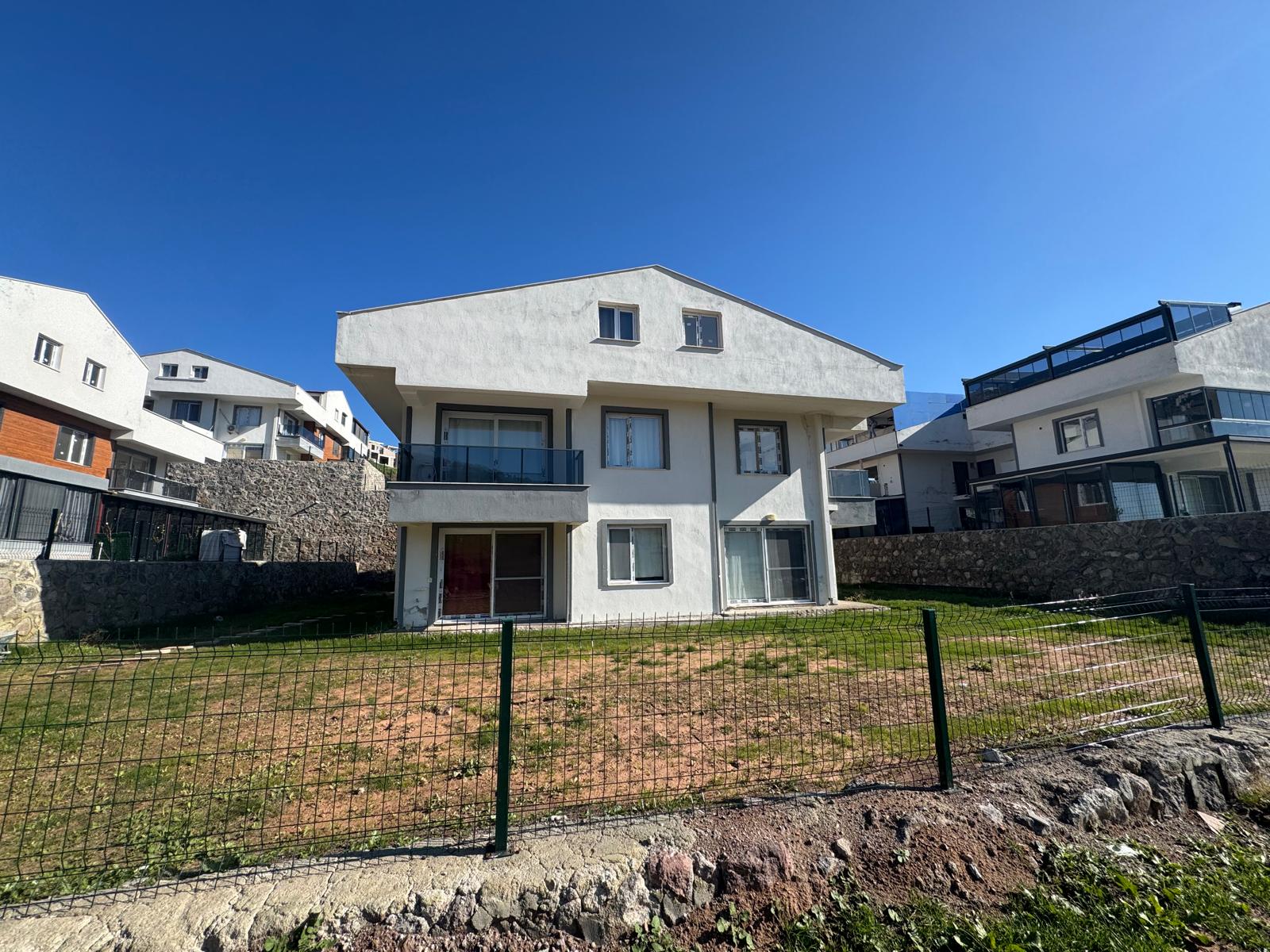 Çandarlıda deniz manzaralı 3+1 satılık daire